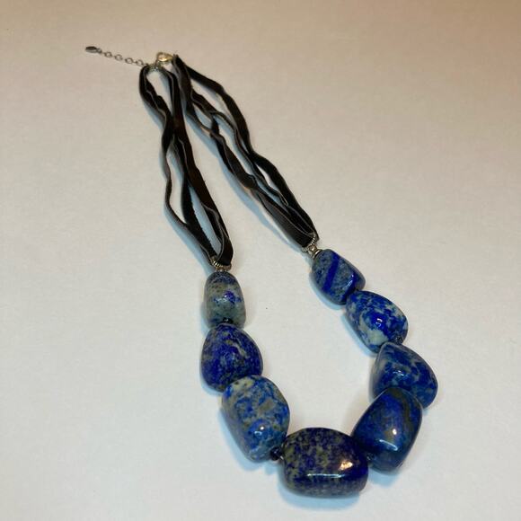 Sodalite necklace chunky crystals, leather, sterling silver clasp - Picture 10 of 10